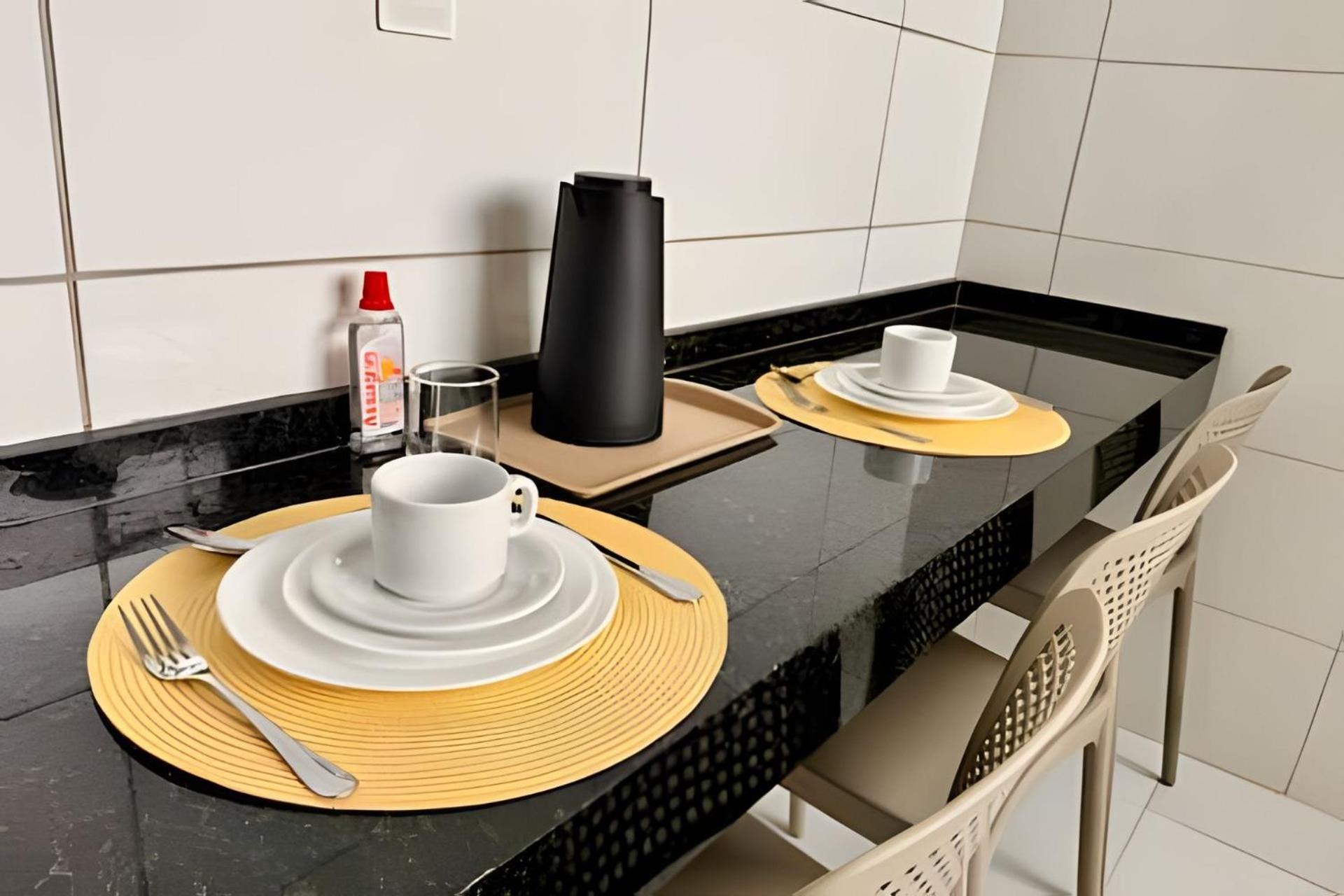 E Na Apartment *