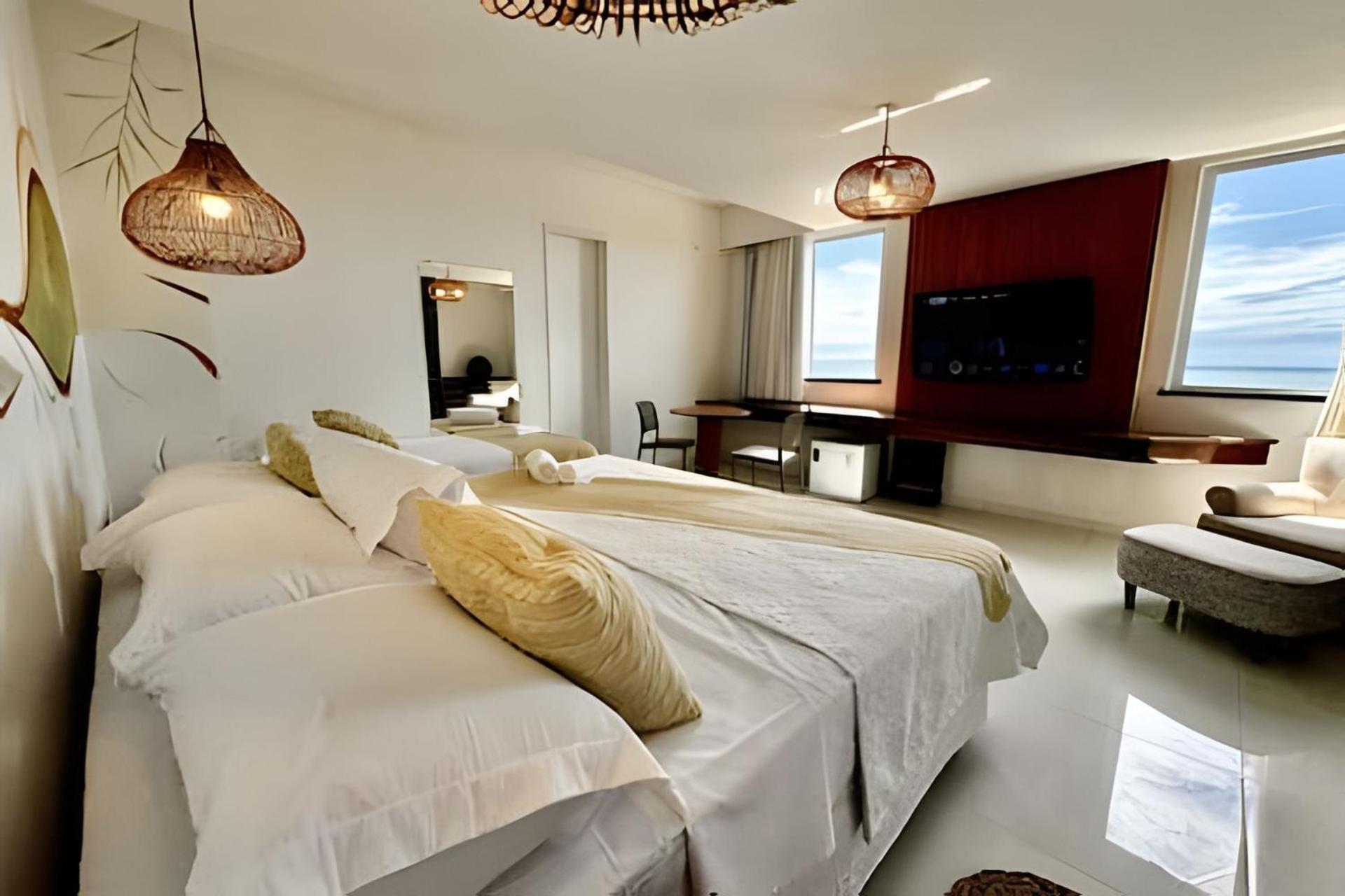 E Na Apartment *